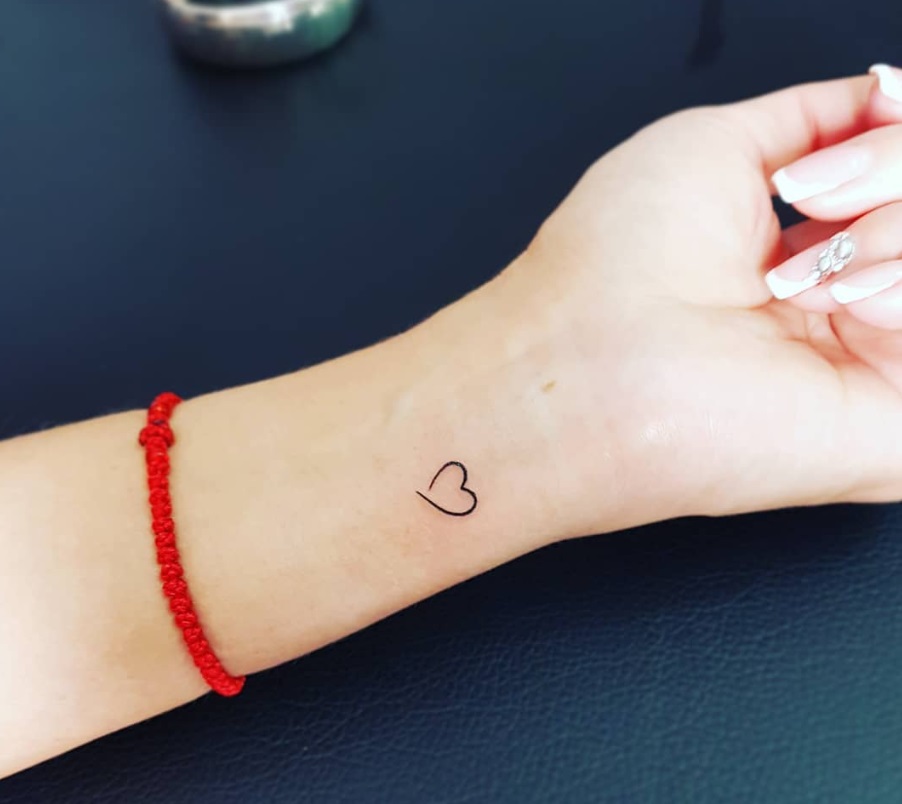Tatuagens Pequenas Femininas: Um Toque de Arte na Pele 2 Tatuagens Pequenas Femininas foto 2