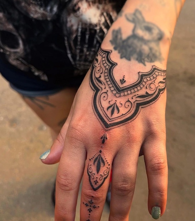 Tatuagem na Mão: 40 fotos de tattoos exclusivas 13 tatuagem na mao foto 13