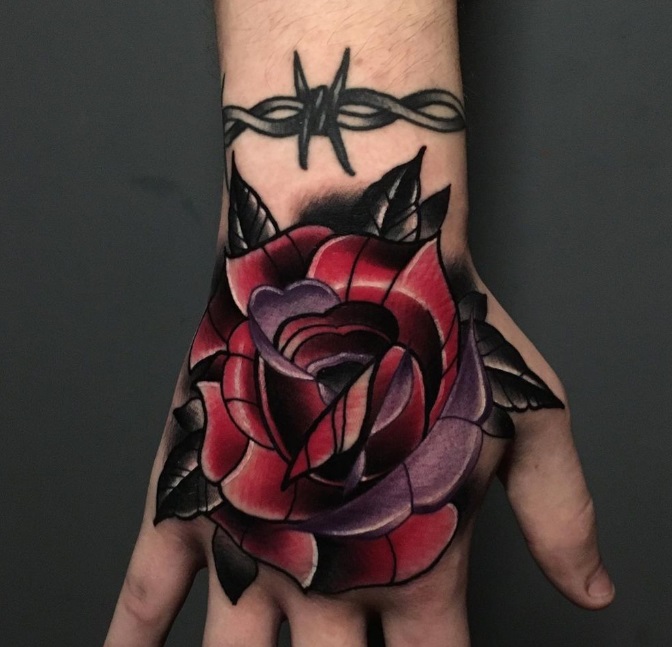 Tatuagem na Mão: 40 fotos de tattoos exclusivas 15 tatuagem na mao foto 15