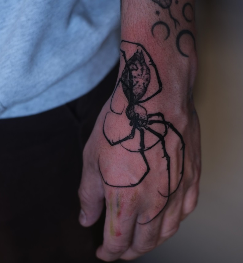 Tatuagem na Mão: 40 fotos de tattoos exclusivas 18 tatuagem na mao foto 18