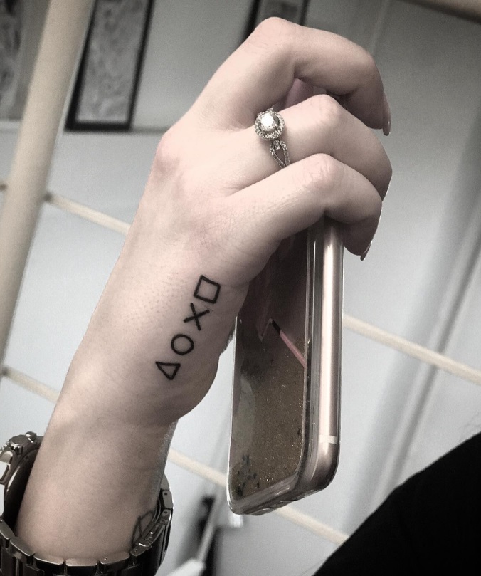 Tatuagem na Mão: 40 fotos de tattoos exclusivas 19 tatuagem na mao foto 19
