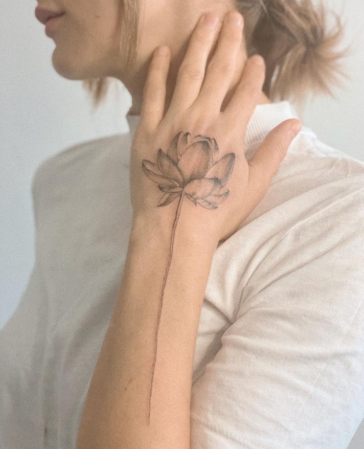Tatuagem na Mão: 40 fotos de tattoos exclusivas 22 tatuagem na mao foto 22