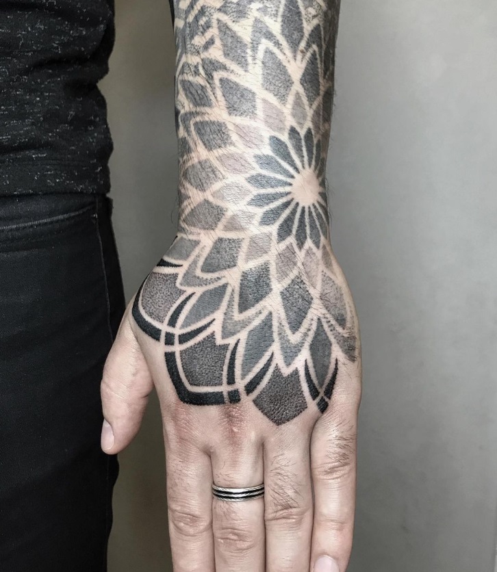 Tatuagem na Mão: 40 fotos de tattoos exclusivas 6 tatuagem na mao foto 6