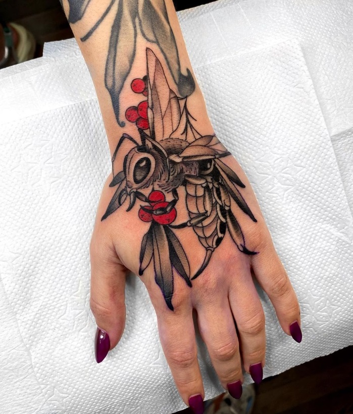 Tatuagem na Mão: 40 fotos de tattoos exclusivas 8 tatuagem na mao foto 8